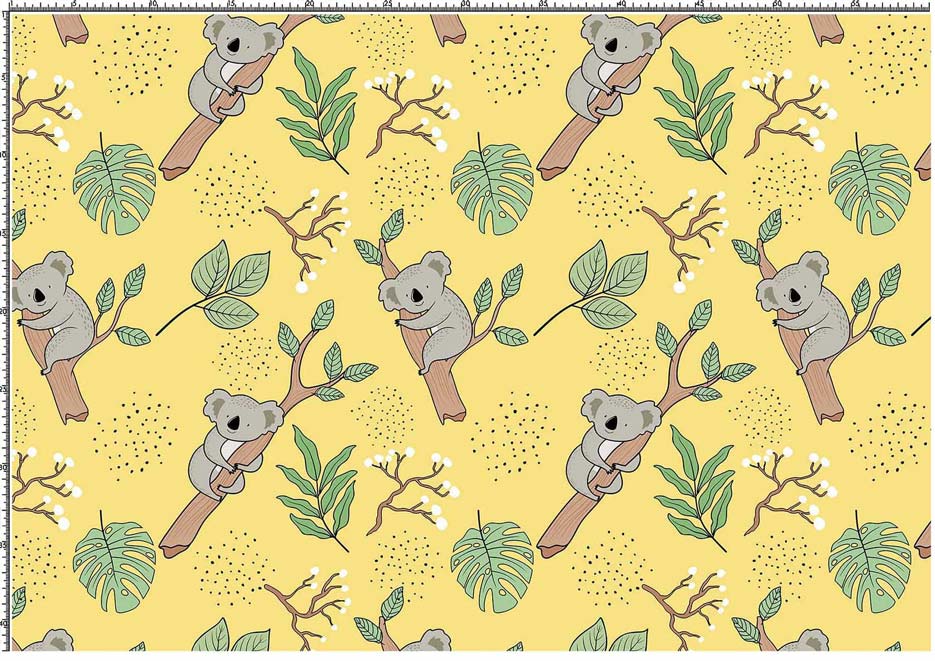Wzór do druku na tkaniny poliestrowe z misiami koala na drzewie, liśćmi monstery i palm na tle w kolorze żółtym