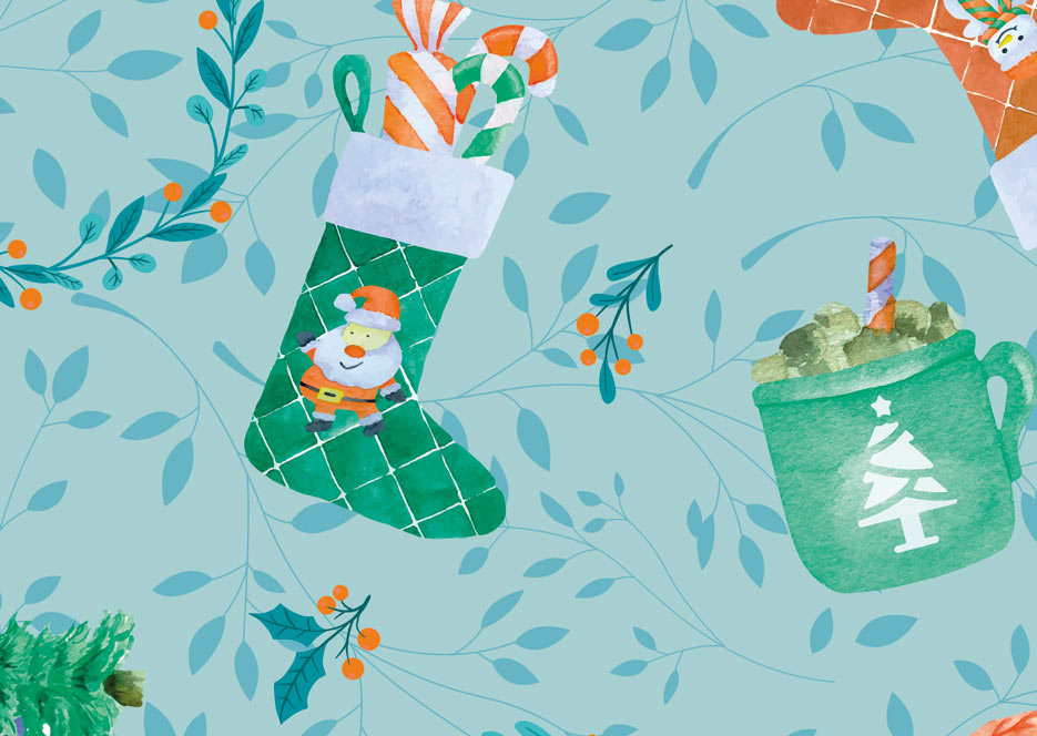 Zdjęcie przedstawiające wzór do druku na tkaniny z zieloną skarpetą z Mikołajem oraz kubkiem  z choinką na niebieskim tle z motywami roślinnymi