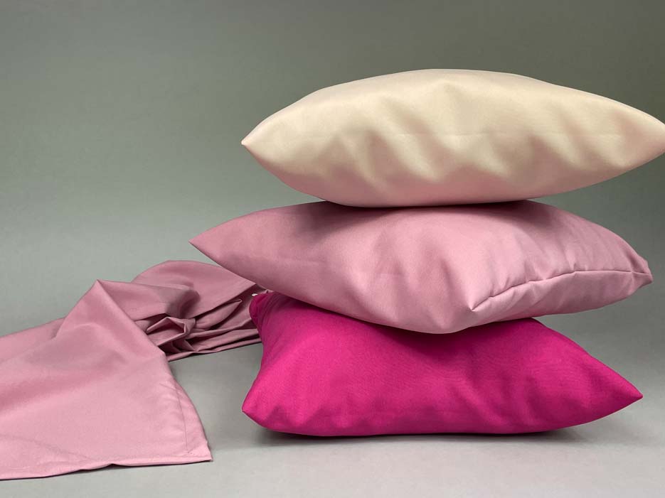 Zdjęcie przedstawiające różowe poduszki z tkaniny Panama Stretch (Strecz), 100% poliester