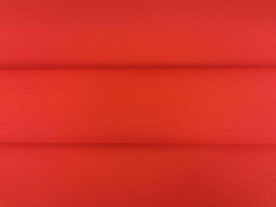 Zdjęcie przedstawiające tkaninę wodoodporną Ripstop w kolorze czerwonym w przybliżeniu na splot materiału