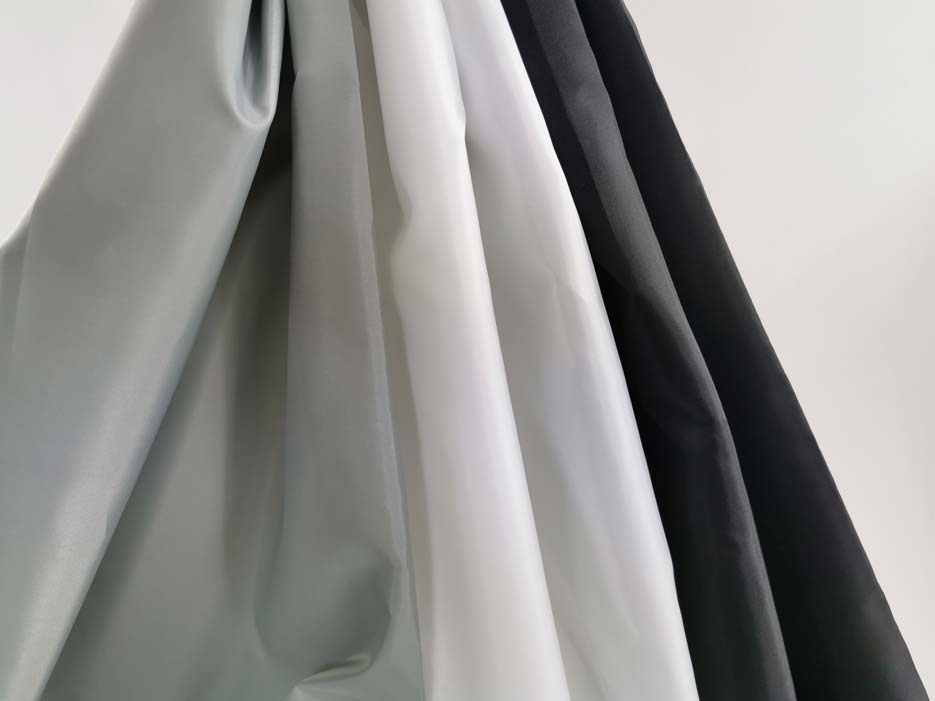 Zdjęcie prezentujące Ortalion L790- tkaninę wodoodporną- w kolorze szarym, białym i czarnym