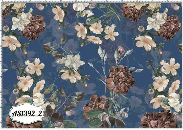Druk na tkaninie- kremowe i brązowe kwiaty na niebieskim tle