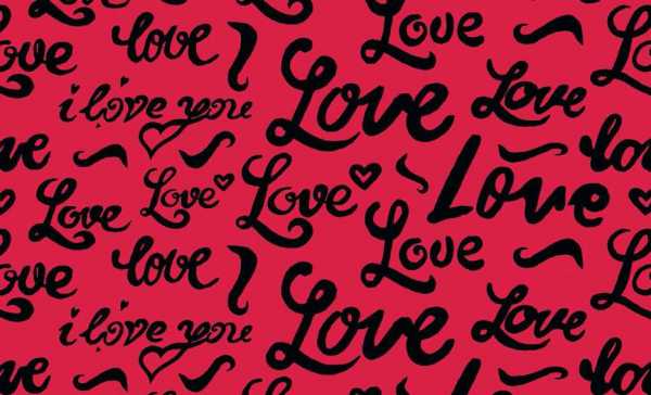 Druk na tkaninie- napisy "Love" w kolorze czarnym na czerwieni