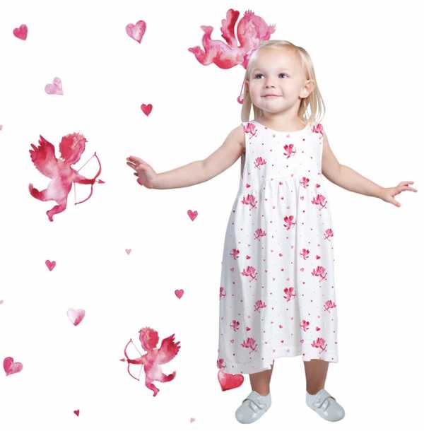 Druk na tkaninie- różowe aniołki i serca na białym tle