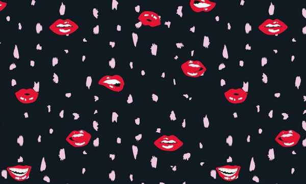Druk na tkaninie- czerwone usta i różowe plamki na czerni