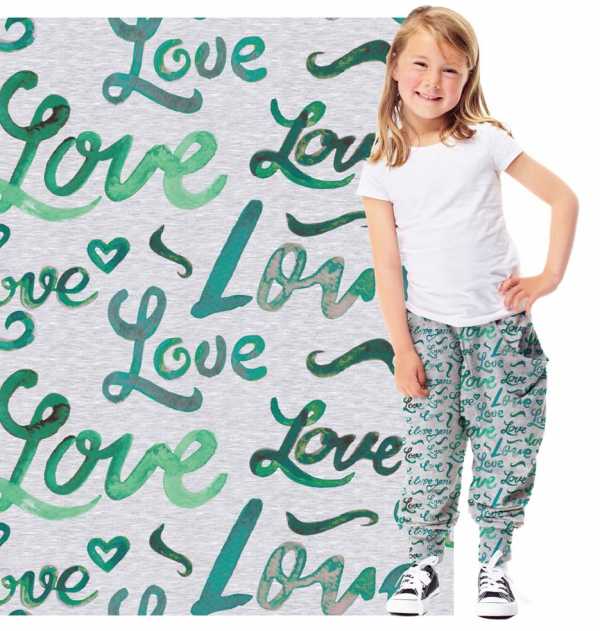 Druk na tkaninie- malowane napisy "Love" w kolorze zielonym