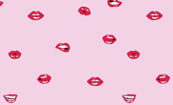 Druk na tkaninie- czerwone usta na różowym tle