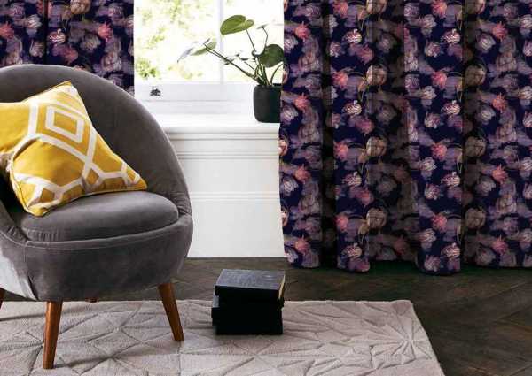 Zdjęcie przedstawiające wizualizację wzoru do nadruku na tkaninach zasłonowych w malowane tulipany w odcieniach koloru różowego i fioletowego