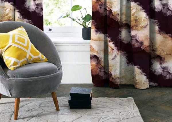 Zdjęcie przedstawiające wizualizację wzoru do druku na tkaninach dekoracyjnych, zasłonowych w ukośne, nieregularne pasy w odcieniach fioletu i jasnego brązu