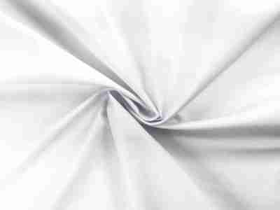 Zdjęcie przedstawiajace tkaninę Elanobawełnę Orion, materiał na fartuchy robocze i obrusy w kolorze białym