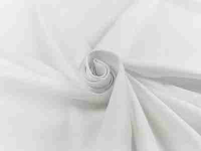 Zdjęcie przybliżenia na drelich bawełniany, tkaninę na odzież i akcesoria w kolorze białym