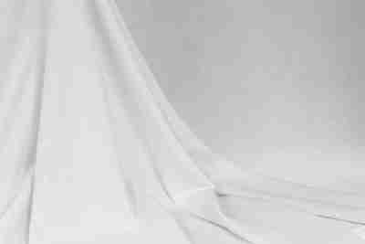 Zdjęcie przedstawiające dzianinę dresową FU242 (dresówkę), materiał na bluzy dresowe, w kolorze białym