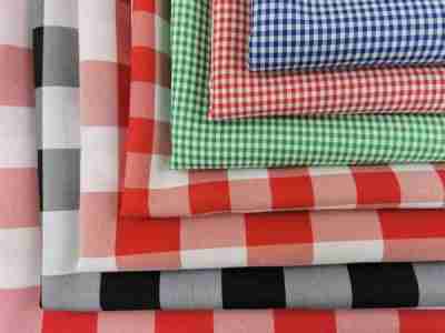 Zdjęcie przedstawiające tkaniny obrusowe Panama we wzorach kolorowej kratki.