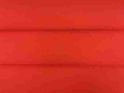 Zdjęcie przedstawiające tkaninę wodoodporną Ripstop w kolorze czerwonym w przybliżeniu na splot materiału