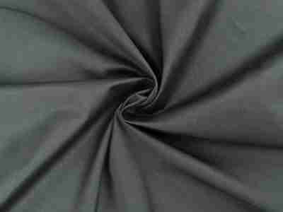 Zdjęcie prezentujące czarną tkaninę elanobawełnę w przybliżeniu na splot materiału