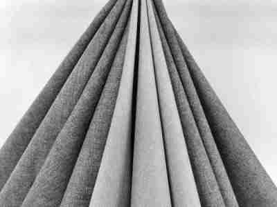 Zdjęcie przedstawiające tkaninę obiciową wodoodporną ze wzorem melanżowym w odcieniach szarości