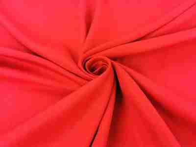 Zdjęcie prezentujące tkaninę poliestrową Diagonal 1016 w kolorze czerwonym w przybliżeniu na strukturę materiału