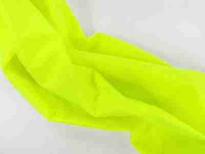 zdjęcie prezentujące tkaninę wodoodporną, Elanobawełnę Biver 9008 w kolorze seledynowym w swobodnym ułożeniu 