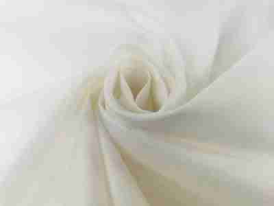 Zdjęcie przedstawiające tkaninę wodoodporną Oxford w kolorze białym w przybliżeniu