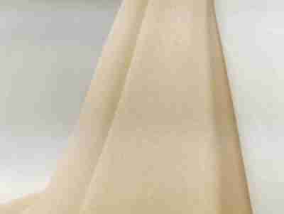 Zdjęcie przedstawiające materiał bawełniany, tkaninę BZ15 w kolorze naturalnym i białym w przybliżeniu 
