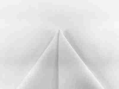 Zdjęcie prezentujące tkaninę bawełnianą, materiał Drelich, w kolorze białym w przybliżeniu na splot materiału