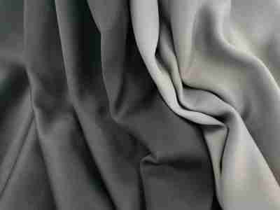 Zdjęcie przedstawiające tkaninę Blackout BA23- materiał na zasłony zaciemniające w kolorze czarnym i szarym