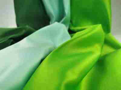 Zdjęcie przedstawiające tkaniny obrusowe plamoodporne w odcieniach zieleni, miętowym, seledynowym w przybliżeniu