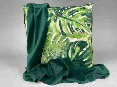 Zdjęcie welurowej tkaniny (100% poliester) w kolorze zielonym z wzorem liściastym