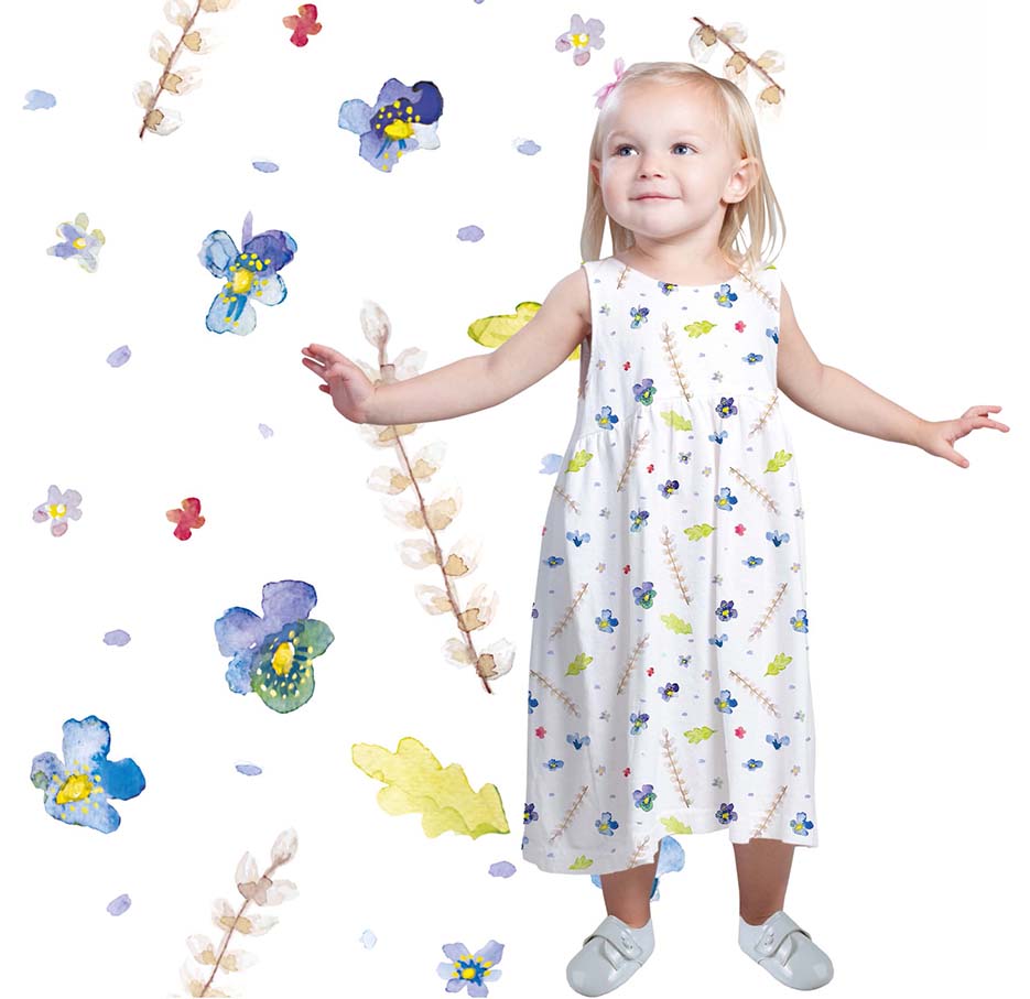 Zdjęcie prezentujące wzór do nadruku na tkaniny i dzianiny z niebieskimi fiołkami, listkami i baziami na bieli